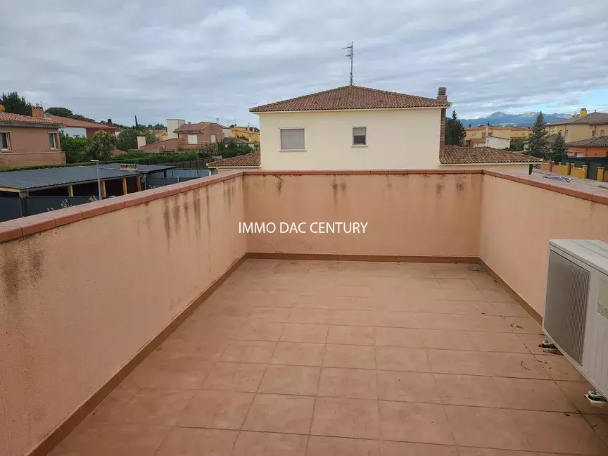 House with swimming pool and garage for sale Avinyonet de Puigventos