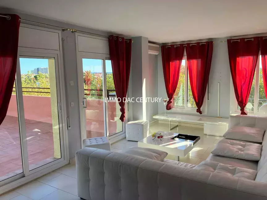 Apartment canal view, parking for sale Empuriabrava
